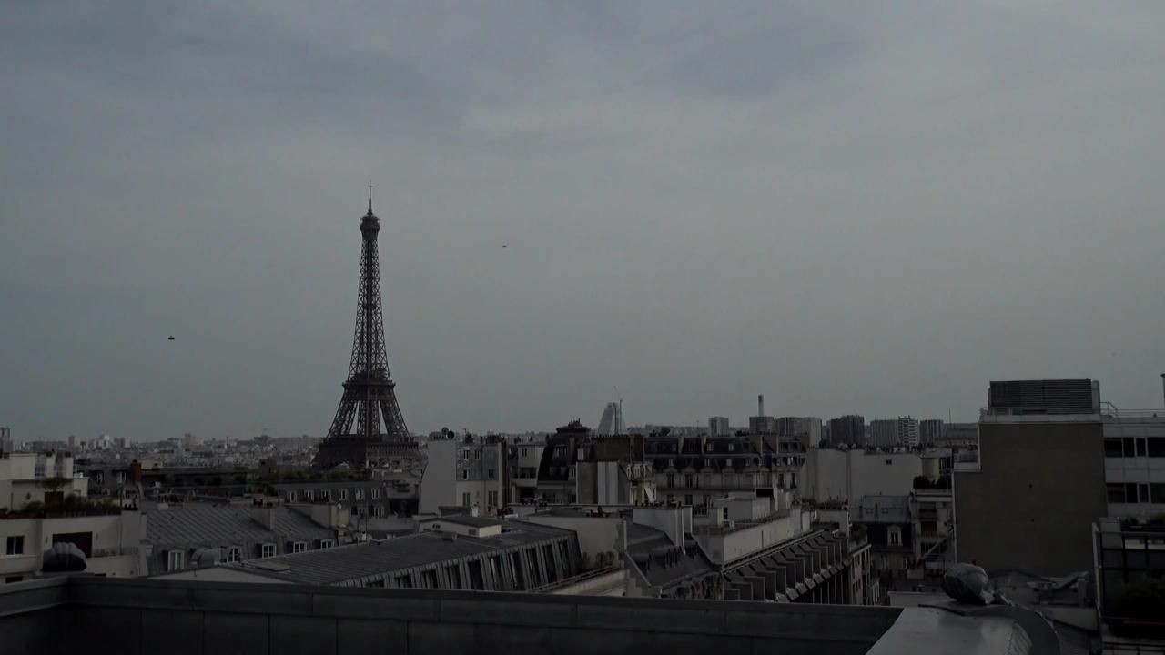 Archiv Foto Webcam Panorama Paris: Blick auf den Eiffelturm