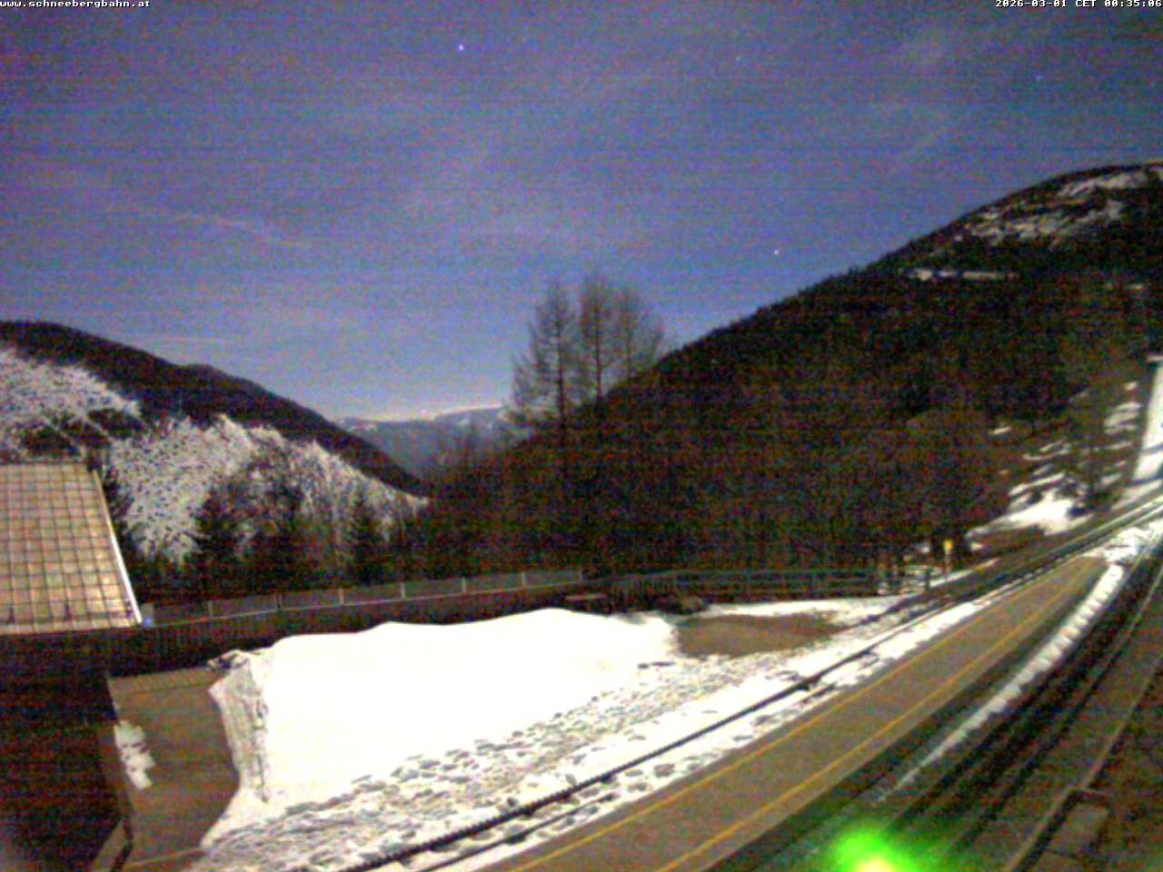 Archived image Webcam Schneeberg: View mountain restaurant Baumgartner