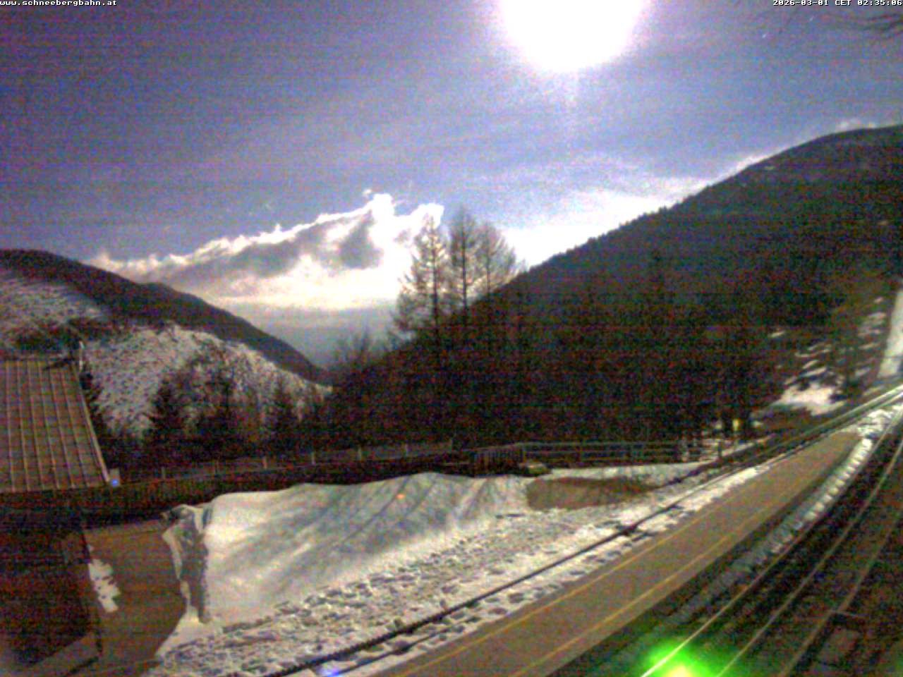 Archived image Webcam Schneeberg: View mountain restaurant Baumgartner