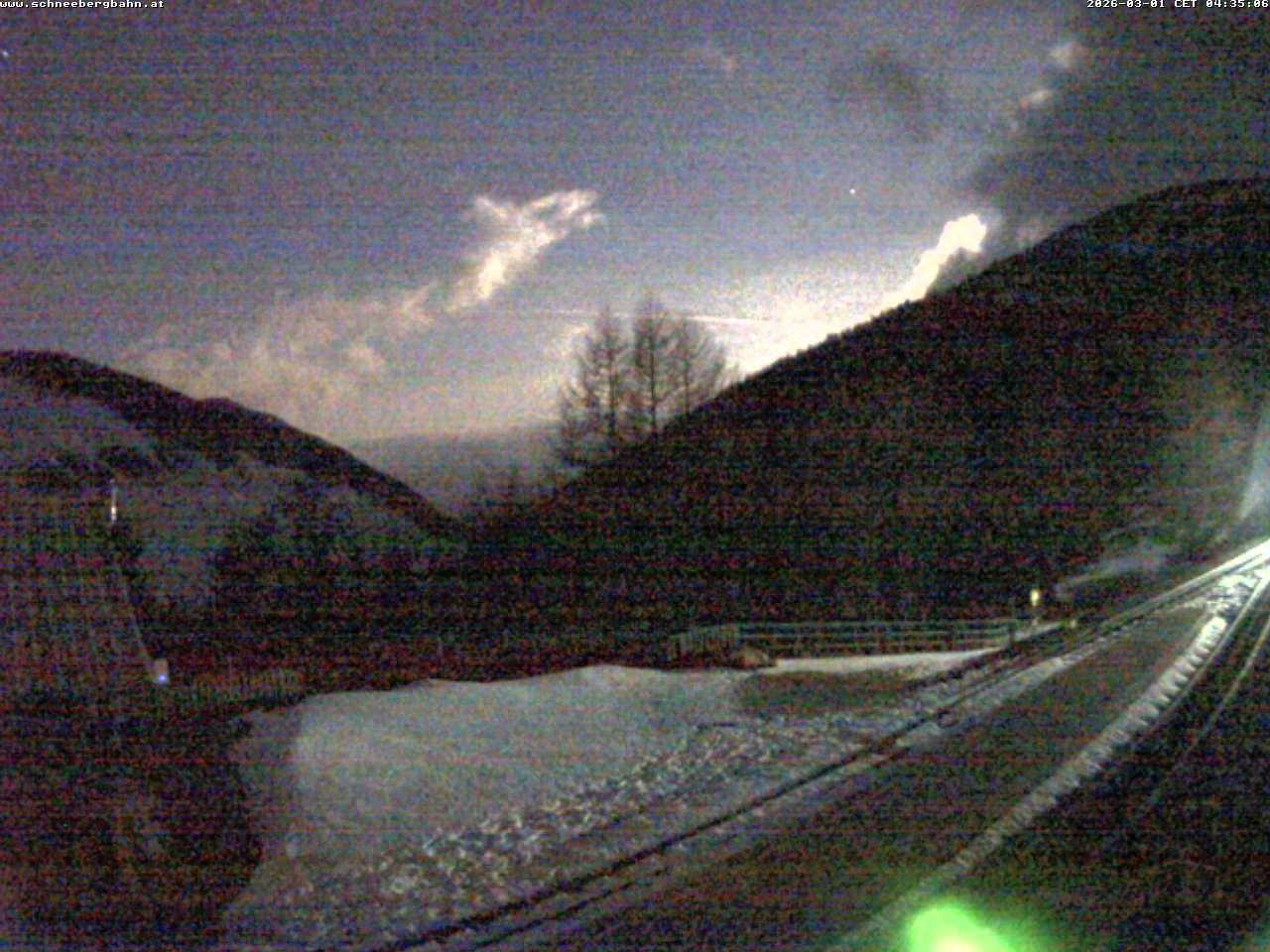 Archived image Webcam Schneeberg: View mountain restaurant Baumgartner