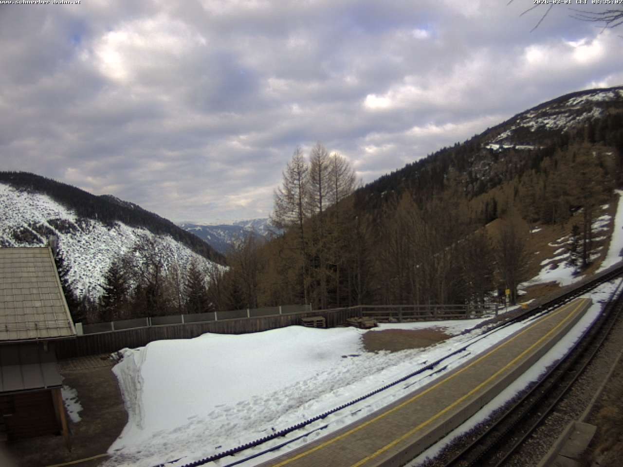 Archived image Webcam Schneeberg: View mountain restaurant Baumgartner