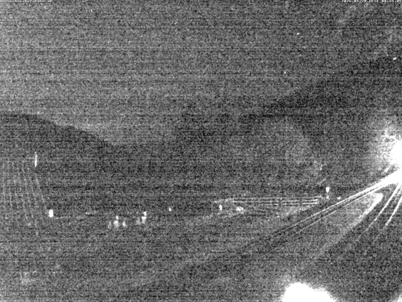 Archived image Webcam Schneeberg: View mountain restaurant Baumgartner