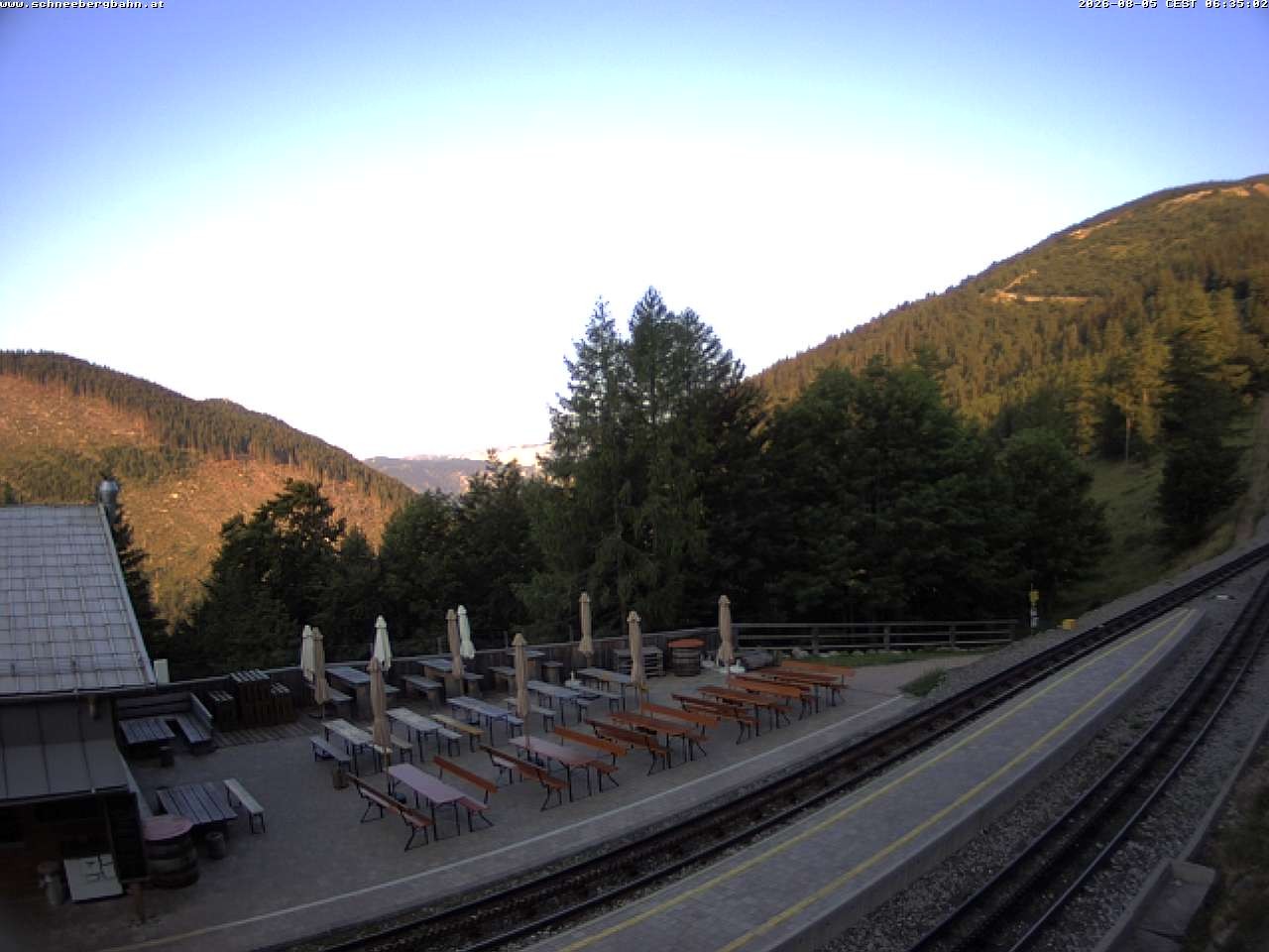 Archived image Webcam Schneeberg: View mountain restaurant Baumgartner