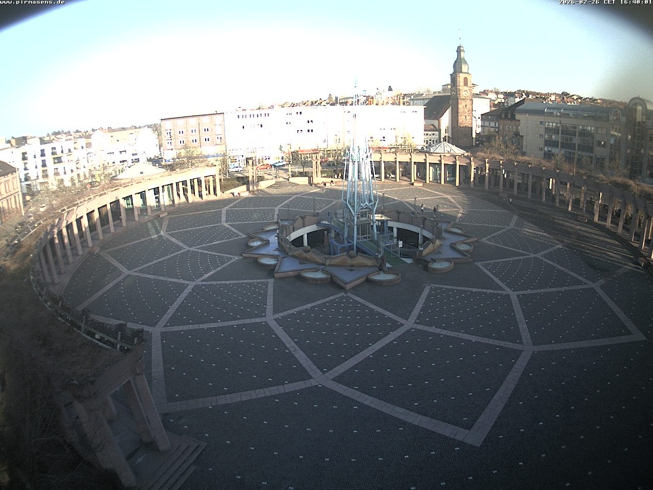 Archived image Webcam View towards square Exerzierplatz in Pirmasens, Rhineland-Palatine