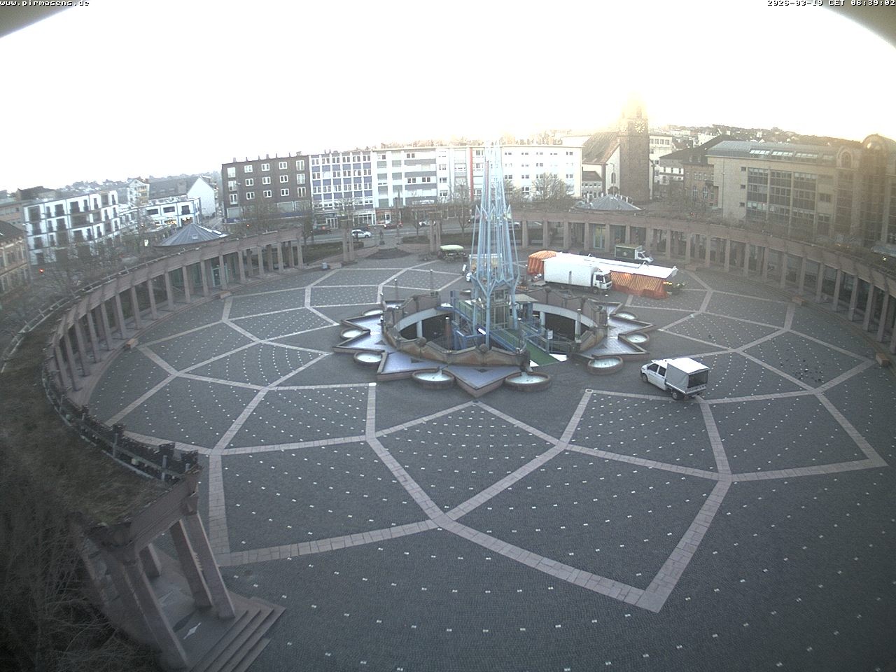 Archived image Webcam View towards square Exerzierplatz in Pirmasens, Rhineland-Palatine