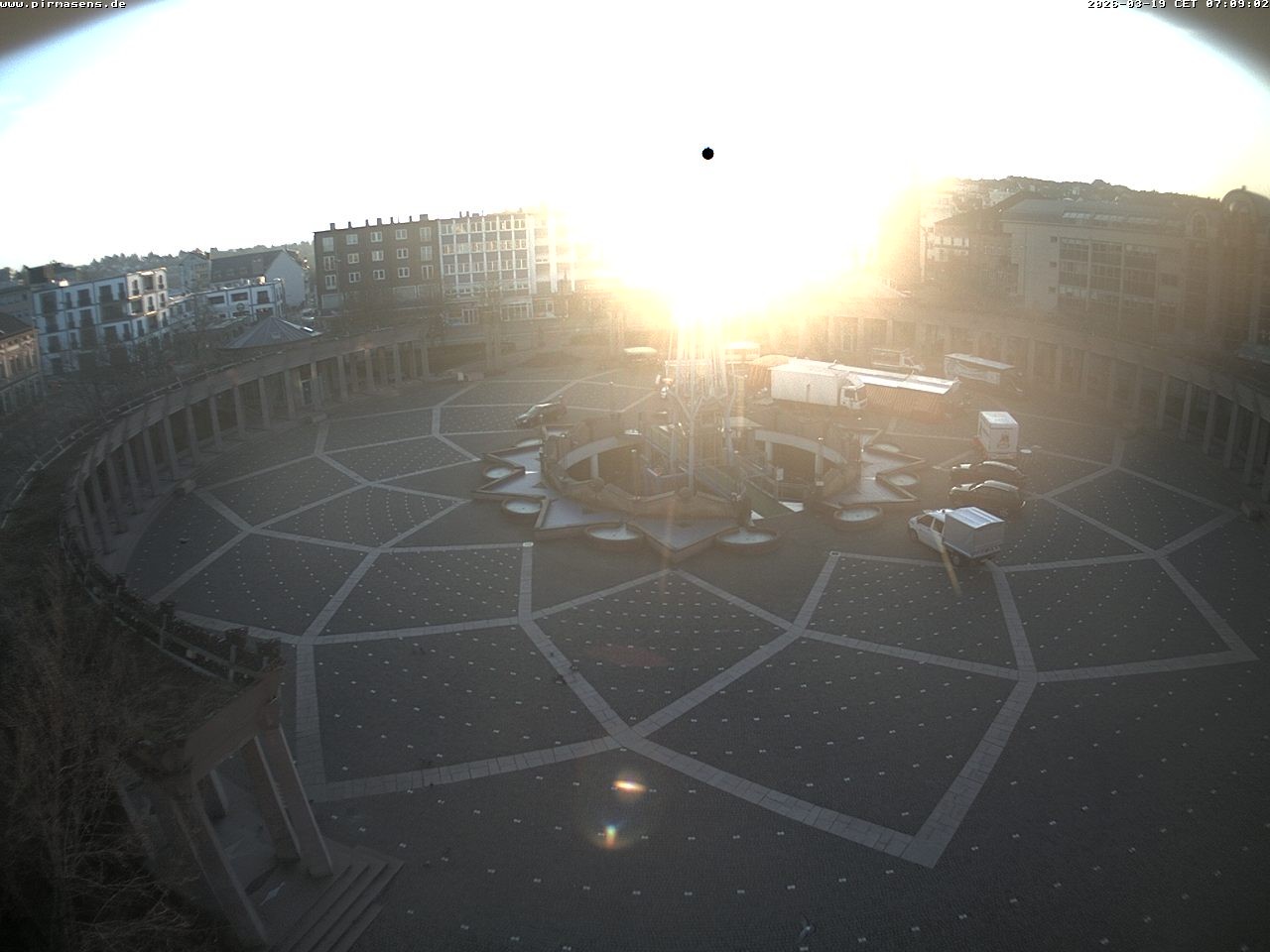 Archived image Webcam View towards square Exerzierplatz in Pirmasens, Rhineland-Palatine