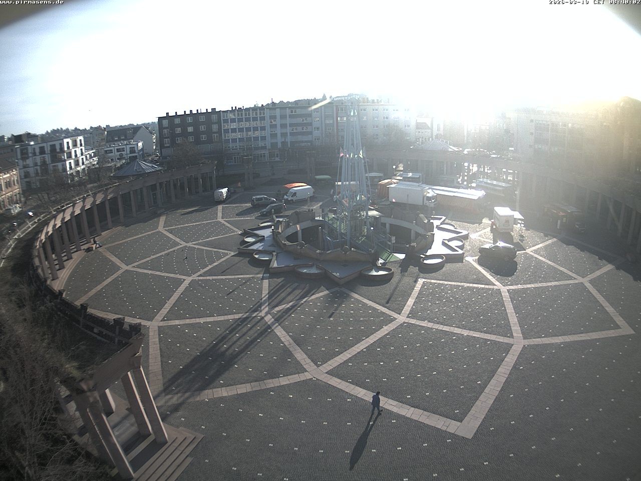 Archived image Webcam View towards square Exerzierplatz in Pirmasens, Rhineland-Palatine