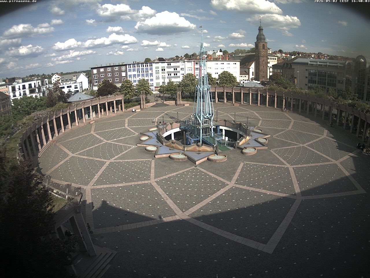 Archived image Webcam View towards square Exerzierplatz in Pirmasens, Rhineland-Palatine