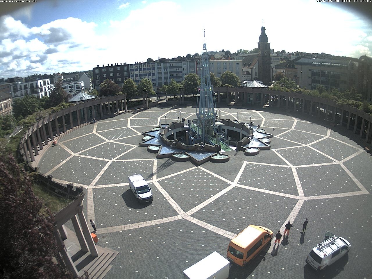 Archived image Webcam View towards square Exerzierplatz in Pirmasens, Rhineland-Palatine