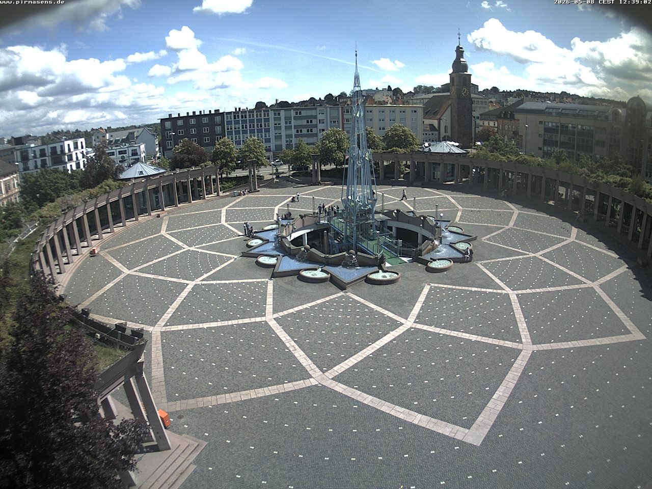Archived image Webcam View towards square Exerzierplatz in Pirmasens, Rhineland-Palatine