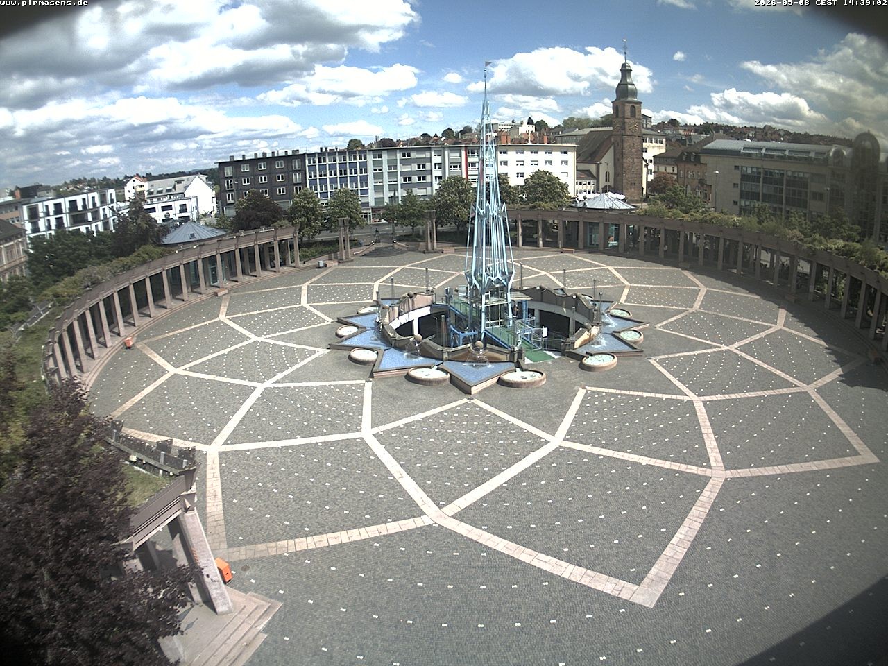 Archived image Webcam View towards square Exerzierplatz in Pirmasens, Rhineland-Palatine