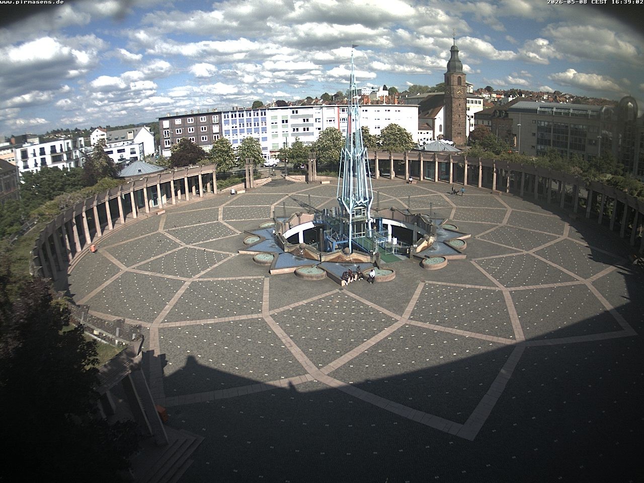 Archived image Webcam View towards square Exerzierplatz in Pirmasens, Rhineland-Palatine