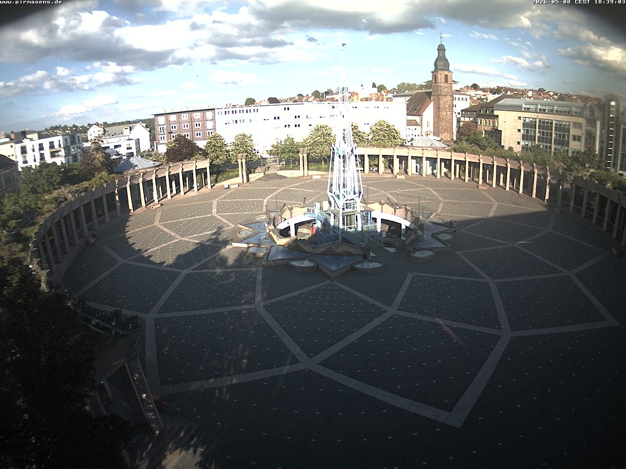 Archived image Webcam View towards square Exerzierplatz in Pirmasens, Rhineland-Palatine