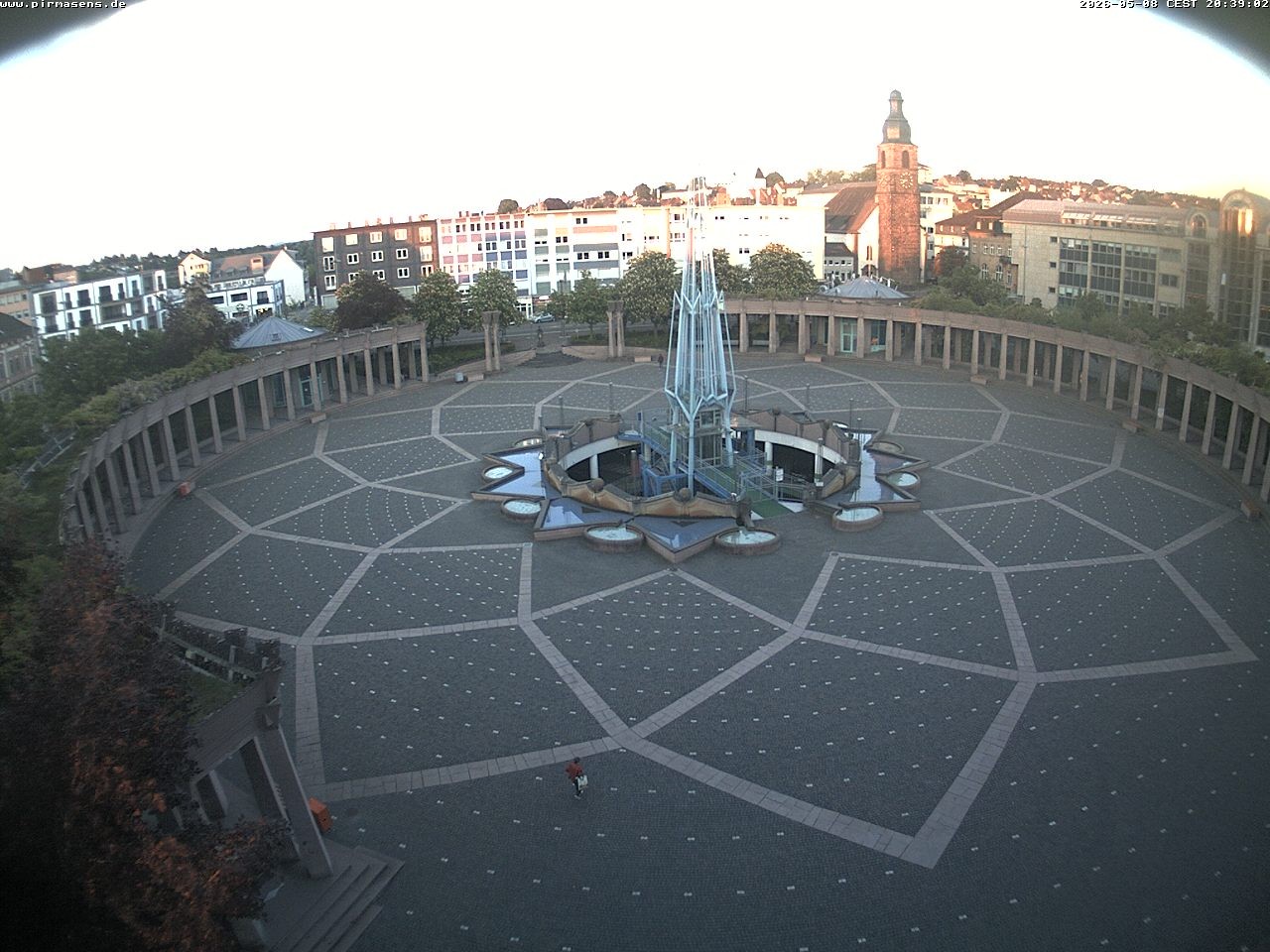 Archived image Webcam View towards square Exerzierplatz in Pirmasens, Rhineland-Palatine