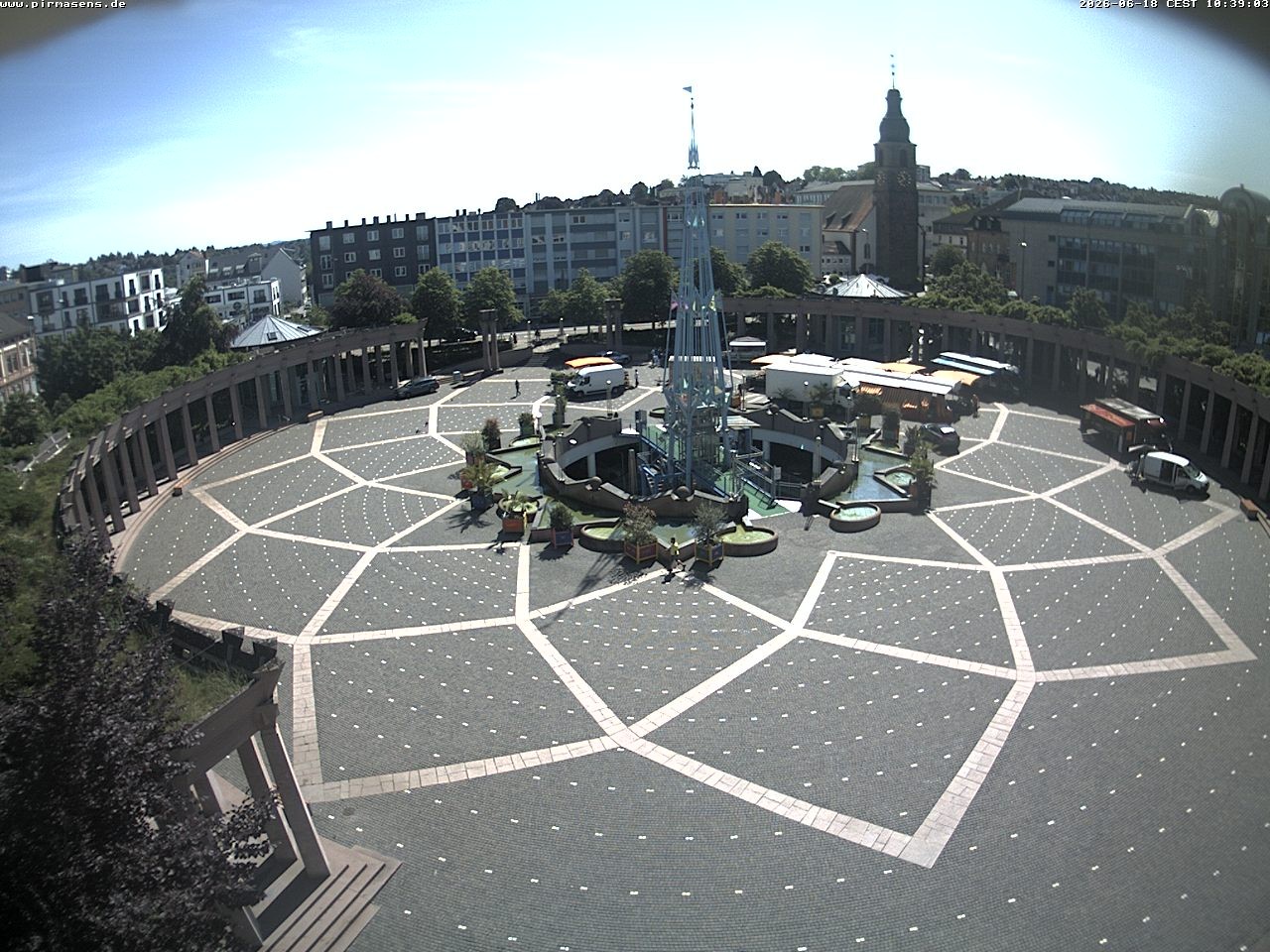 Archived image Webcam View towards square Exerzierplatz in Pirmasens, Rhineland-Palatine