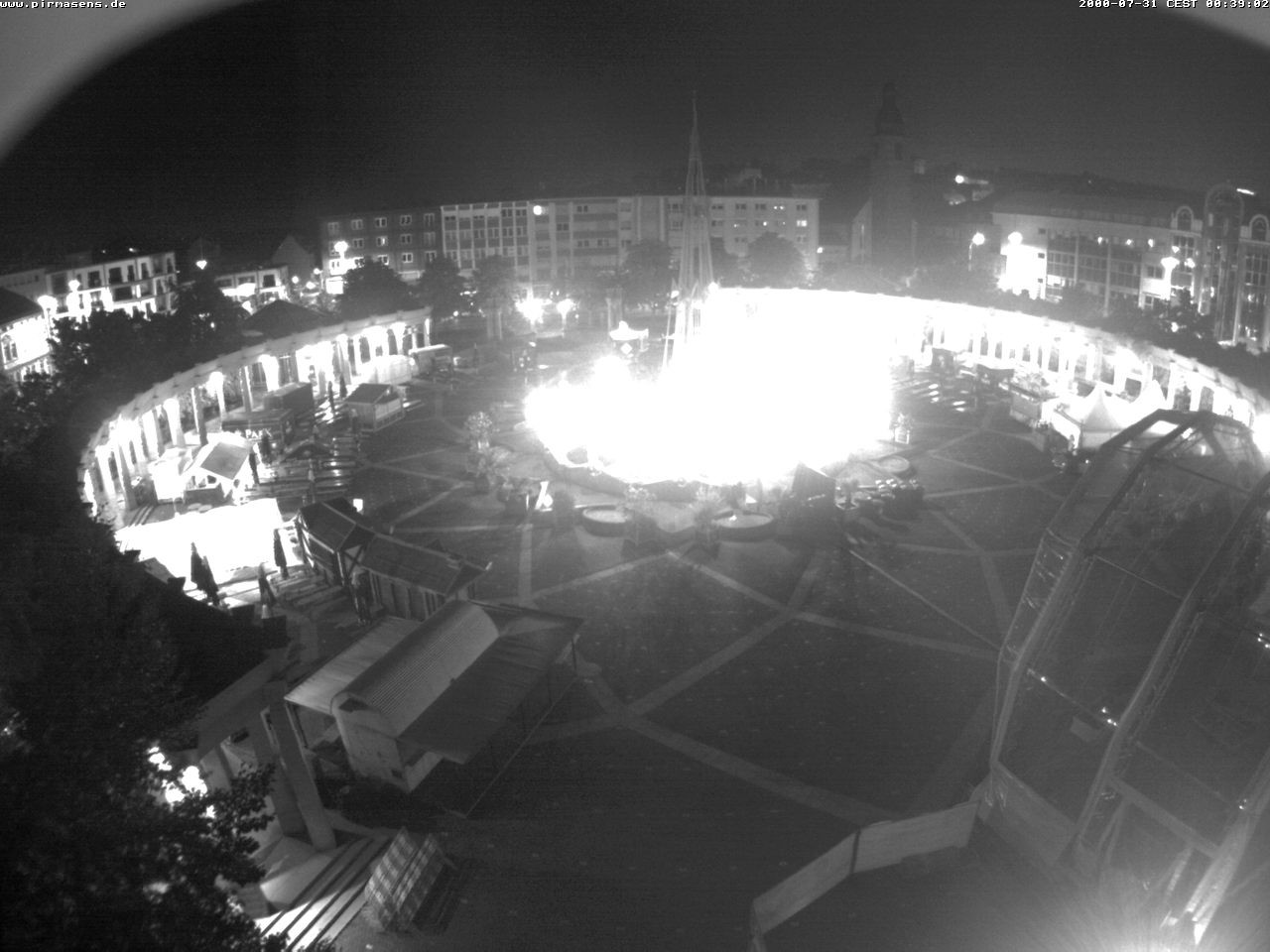 Archived image Webcam View towards square Exerzierplatz in Pirmasens, Rhineland-Palatine