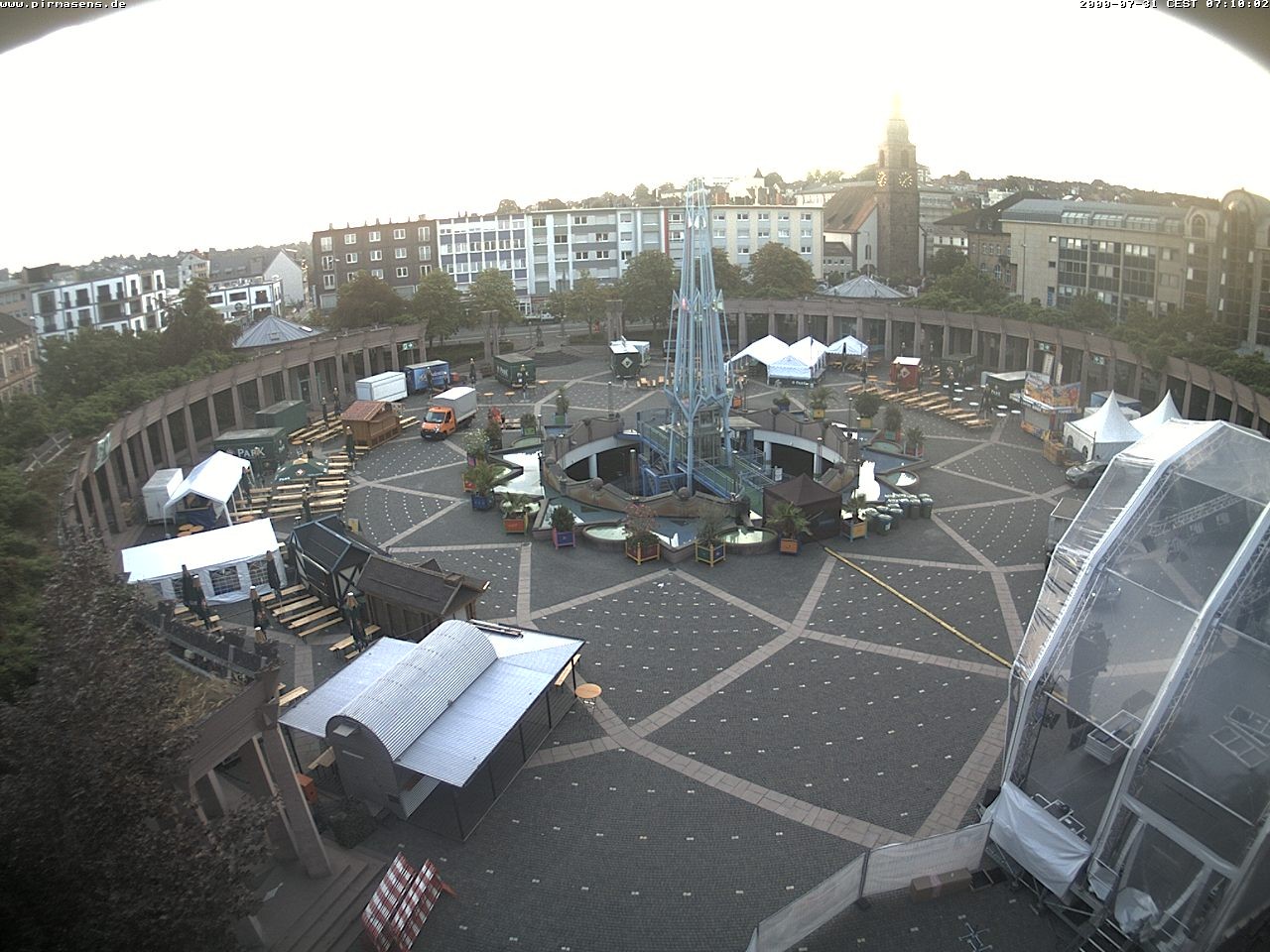 Archived image Webcam View towards square Exerzierplatz in Pirmasens, Rhineland-Palatine