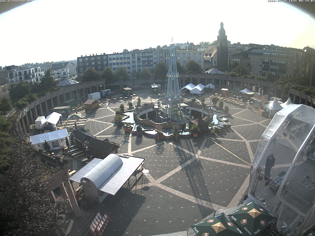 Archived image Webcam View towards square Exerzierplatz in Pirmasens, Rhineland-Palatine