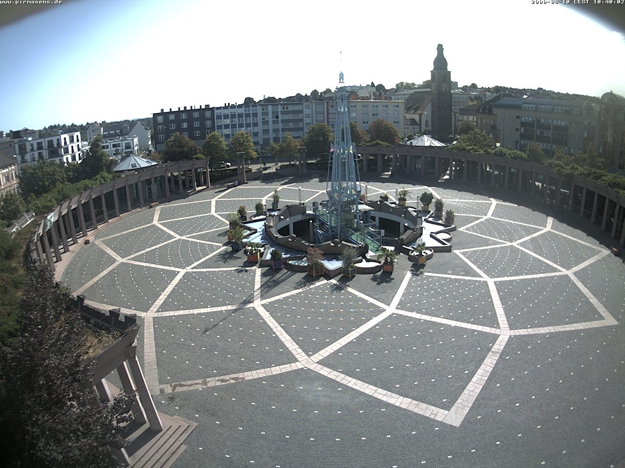 Archived image Webcam View towards square Exerzierplatz in Pirmasens, Rhineland-Palatine