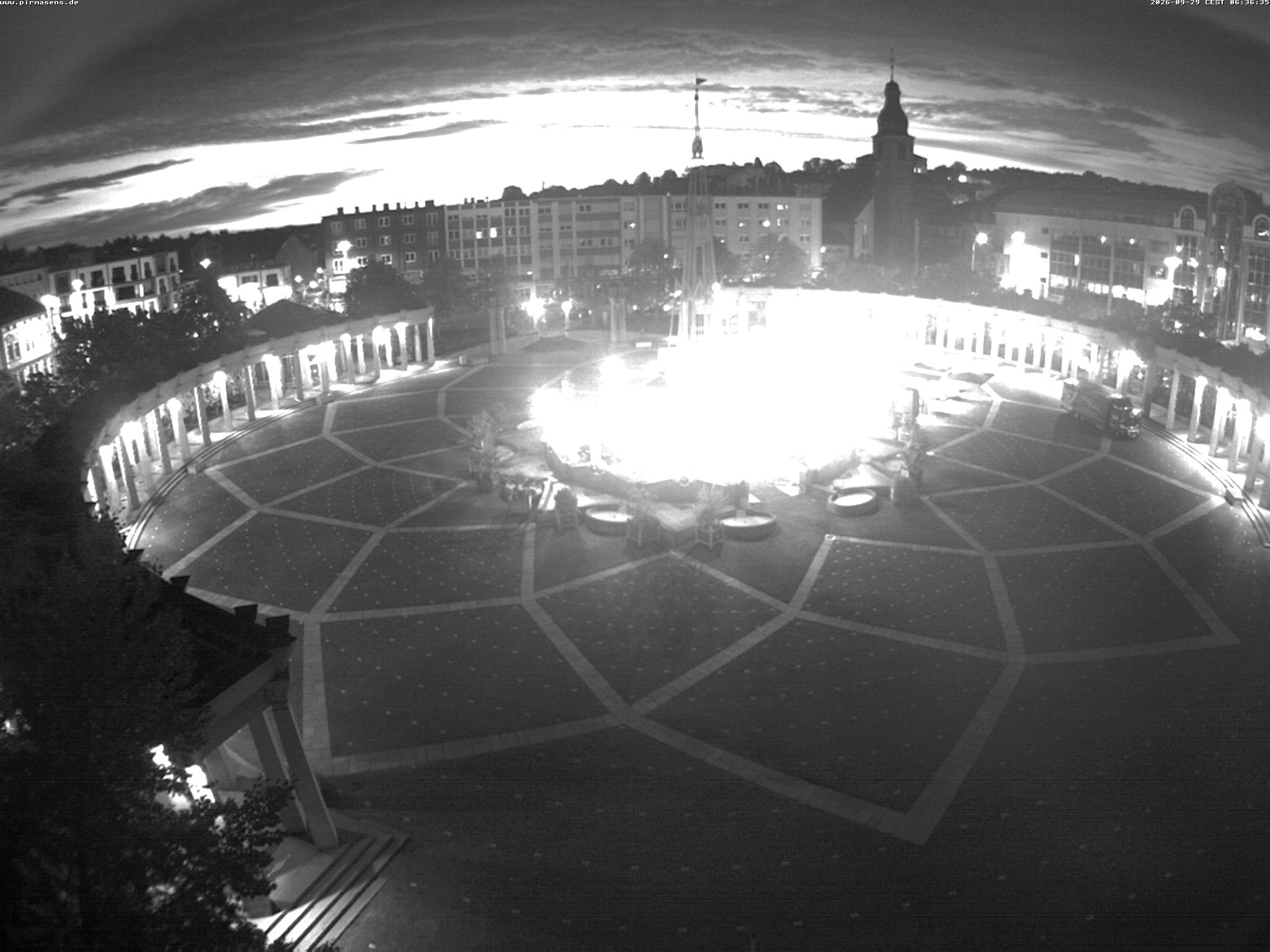 Archived image Webcam View towards square Exerzierplatz in Pirmasens, Rhineland-Palatine
