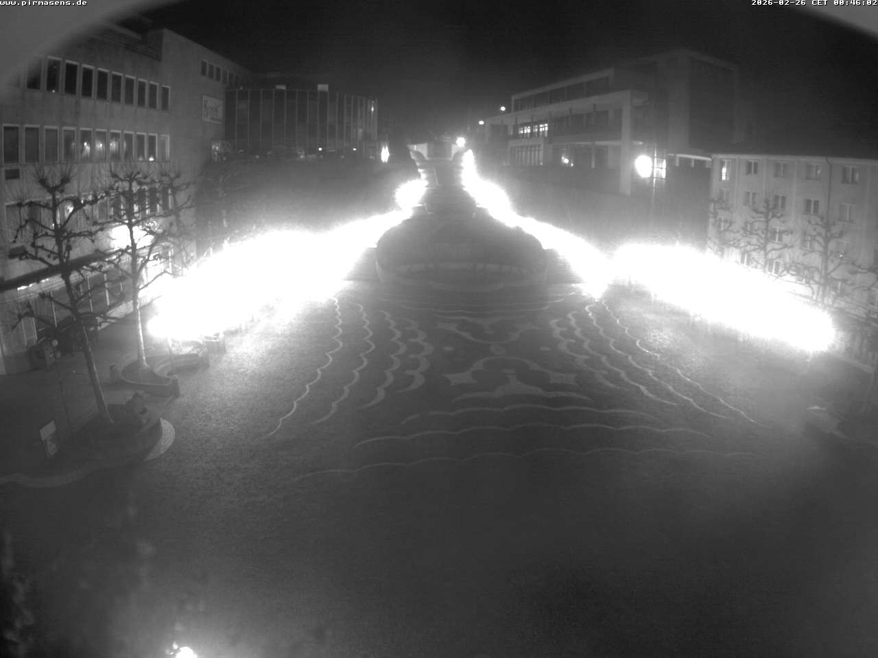 Archived image Webcam View towards square Schlossplatz and church Pirminius in Pirmasens