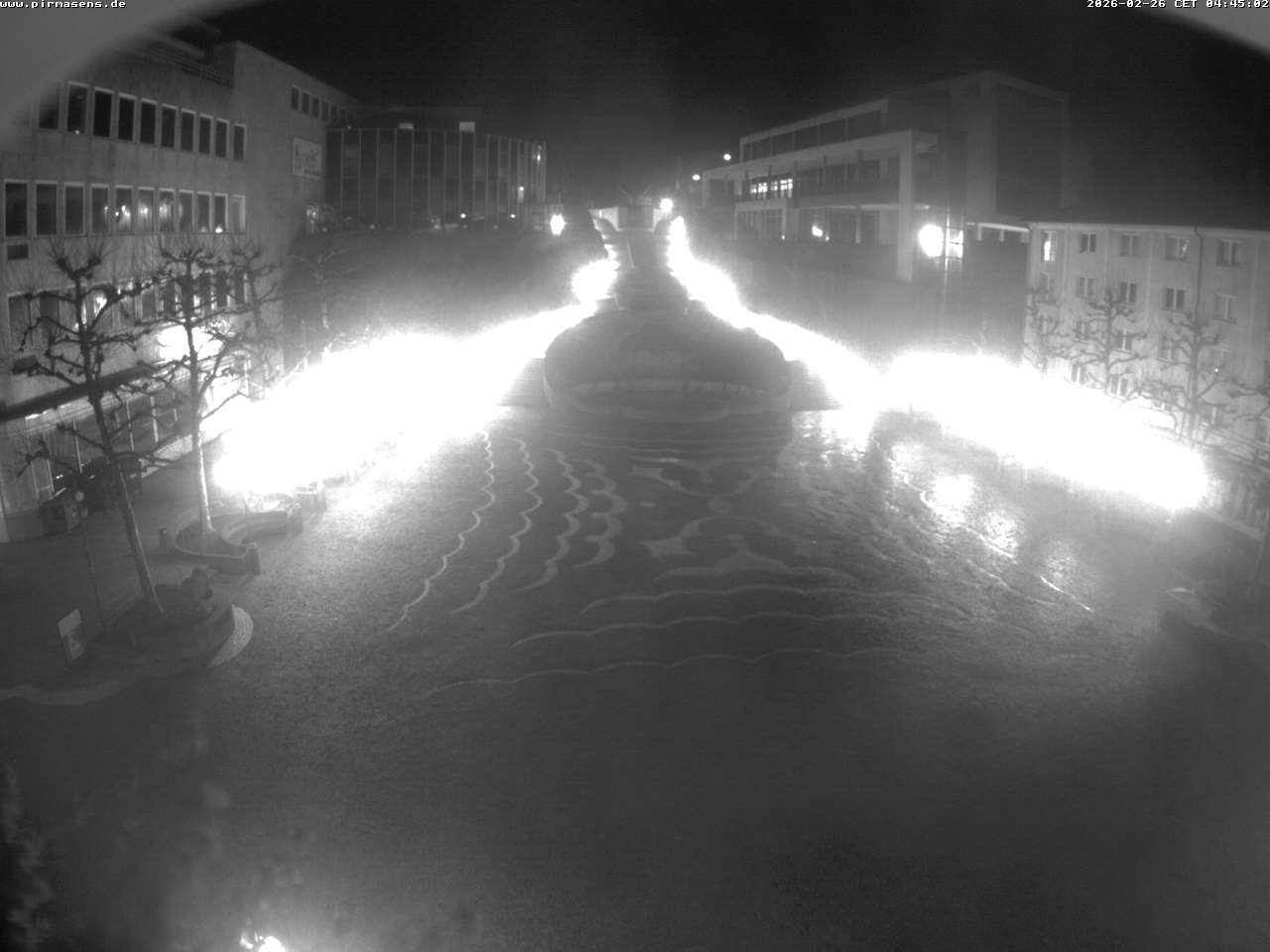 Archived image Webcam View towards square Schlossplatz and church Pirminius in Pirmasens