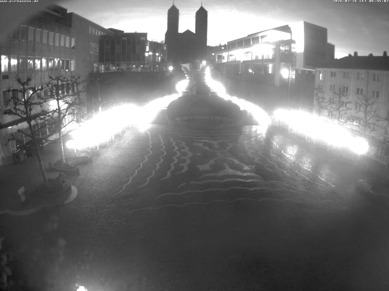 Archived image Webcam View towards square Schlossplatz and church Pirminius in Pirmasens