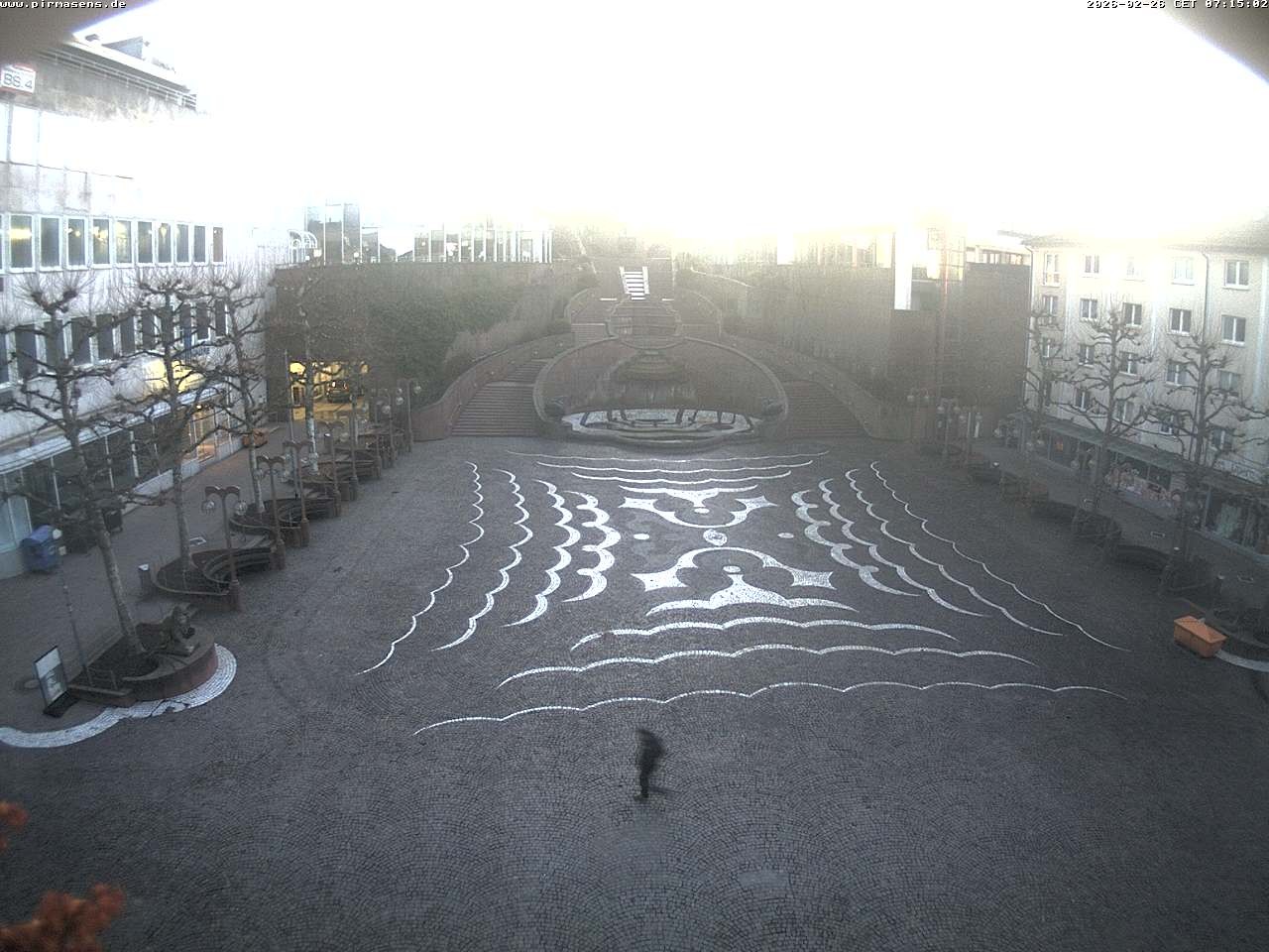 Archived image Webcam View towards square Schlossplatz and church Pirminius in Pirmasens