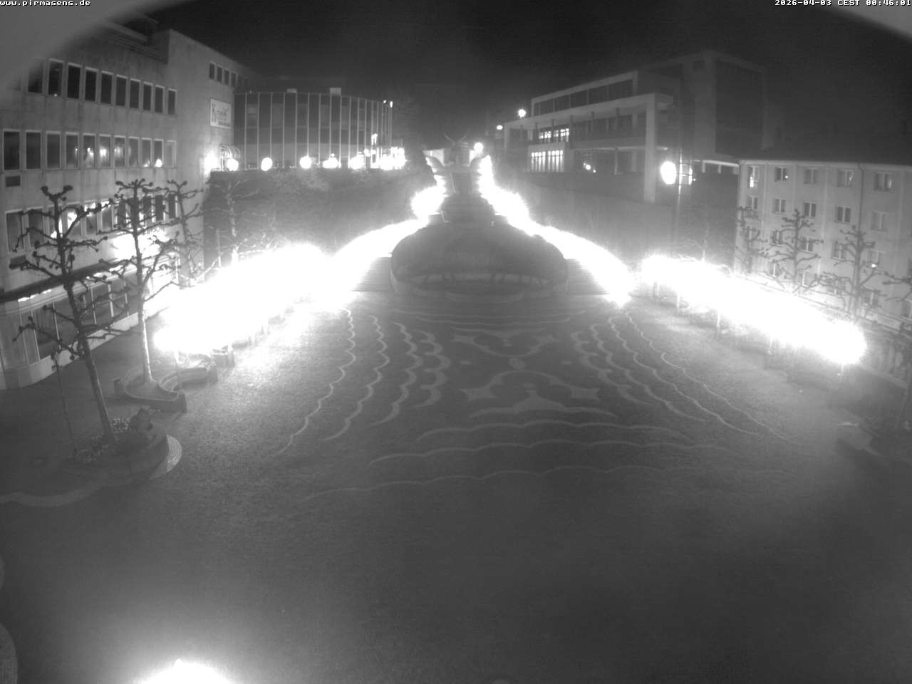 Archived image Webcam View towards square Schlossplatz and church Pirminius in Pirmasens