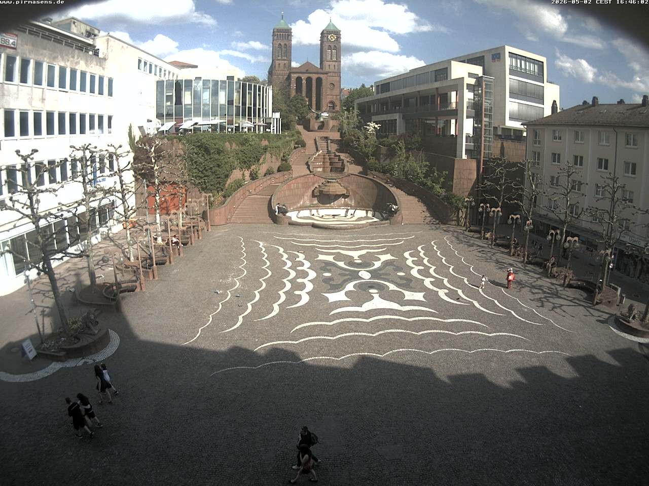 Archived image Webcam View towards square Schlossplatz and church Pirminius in Pirmasens