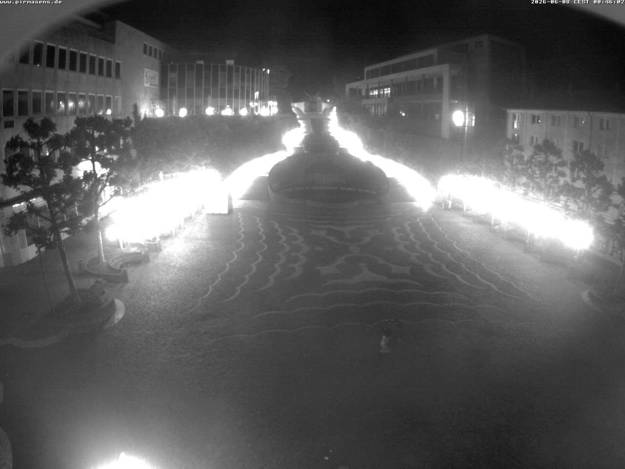 Archived image Webcam View towards square Schlossplatz and church Pirminius in Pirmasens