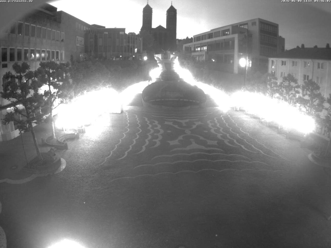 Archived image Webcam View towards square Schlossplatz and church Pirminius in Pirmasens