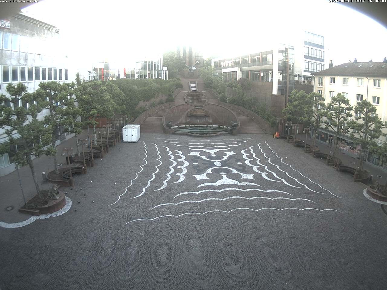 Archived image Webcam View towards square Schlossplatz and church Pirminius in Pirmasens
