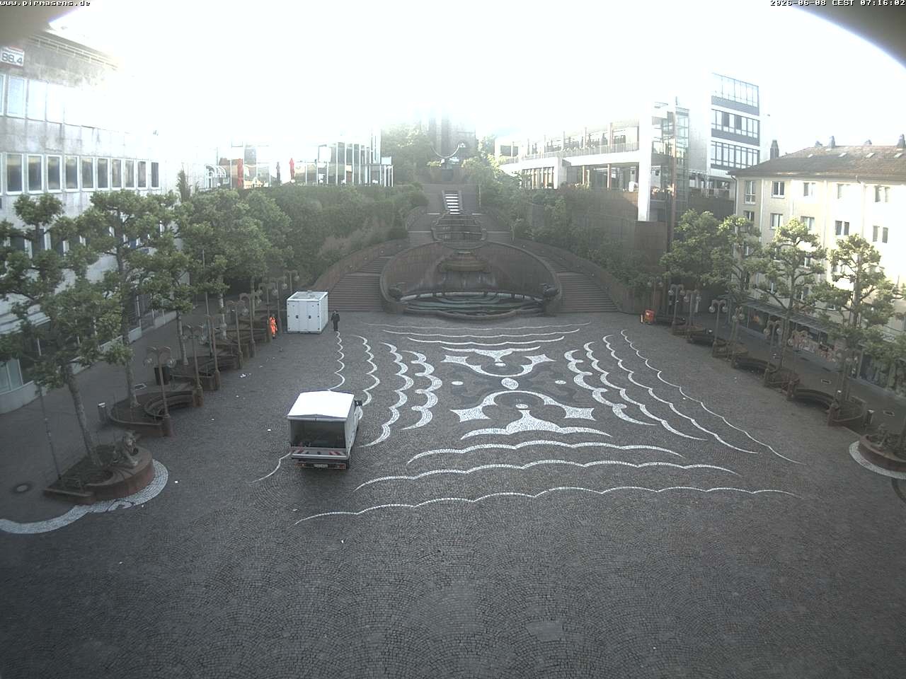 Archived image Webcam View towards square Schlossplatz and church Pirminius in Pirmasens