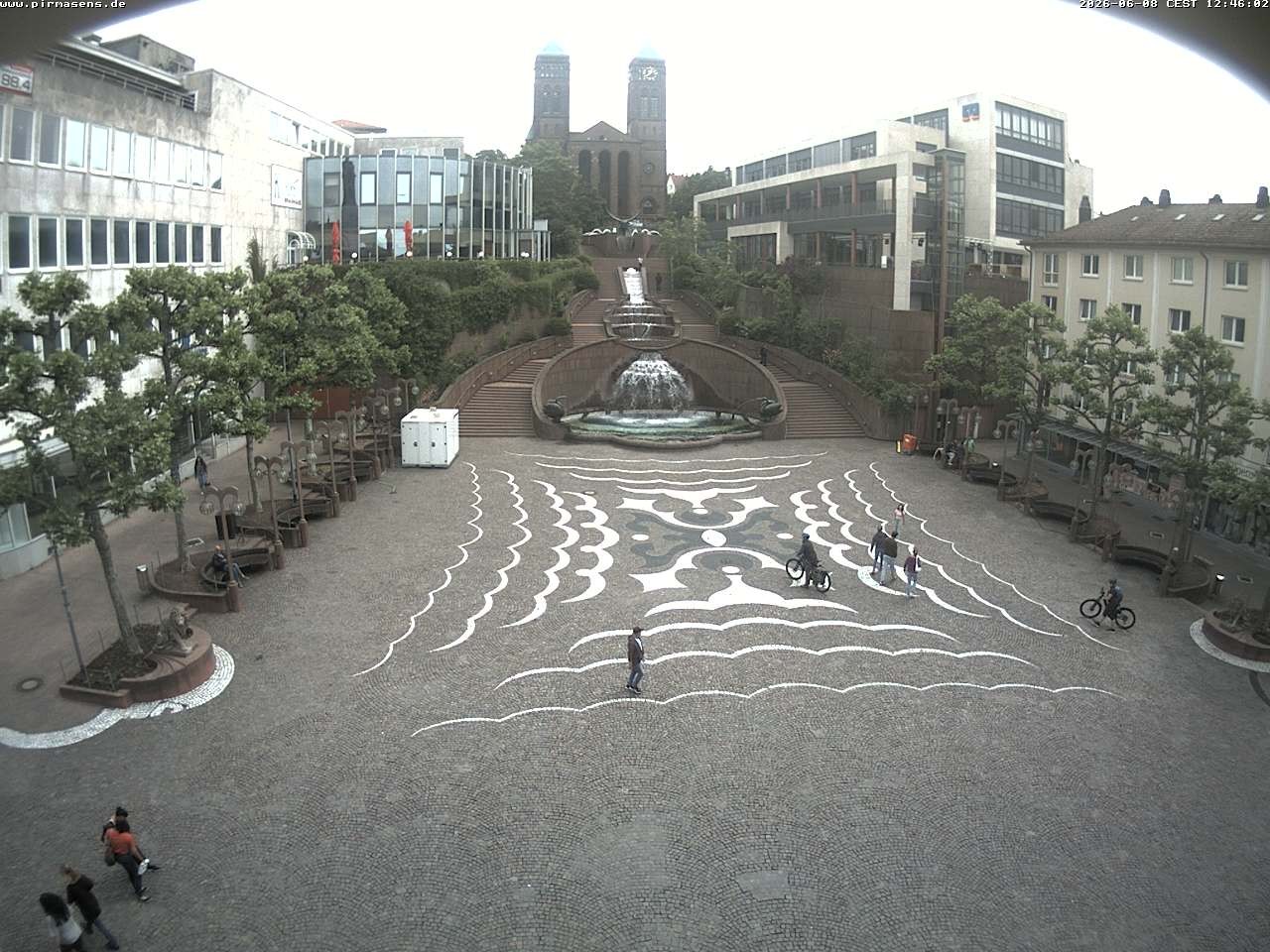 Archived image Webcam View towards square Schlossplatz and church Pirminius in Pirmasens