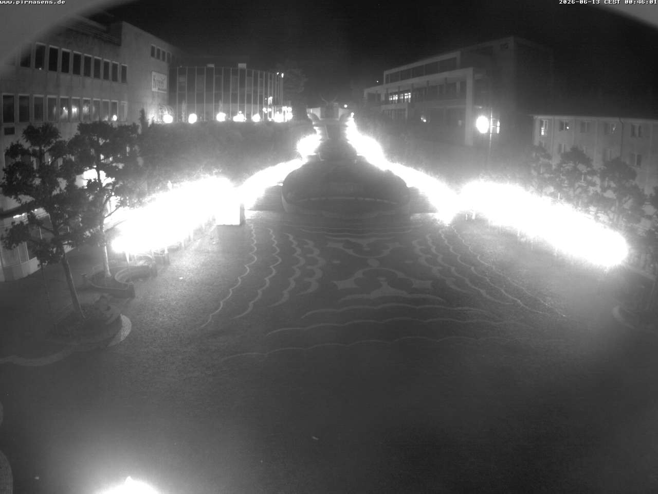 Archived image Webcam View towards square Schlossplatz and church Pirminius in Pirmasens