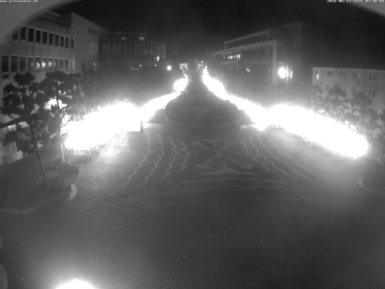 Archived image Webcam View towards square Schlossplatz and church Pirminius in Pirmasens