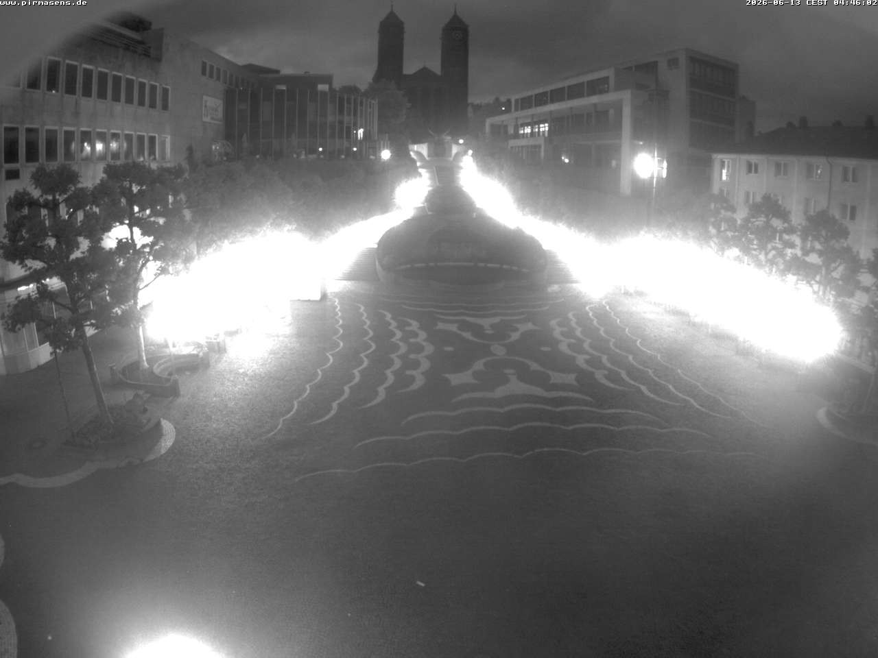Archived image Webcam View towards square Schlossplatz and church Pirminius in Pirmasens