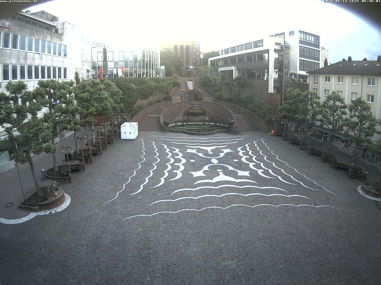 Archived image Webcam View towards square Schlossplatz and church Pirminius in Pirmasens