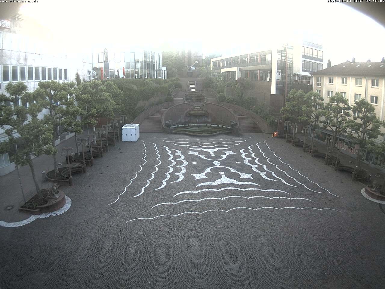 Archived image Webcam View towards square Schlossplatz and church Pirminius in Pirmasens