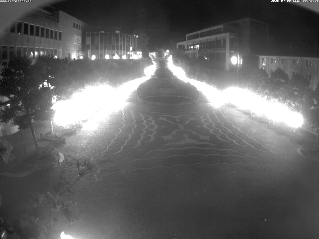 Archived image Webcam View towards square Schlossplatz and church Pirminius in Pirmasens