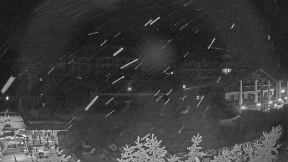 Archived image Webcam Fuschlsee: Hotel Ebners Waldhof