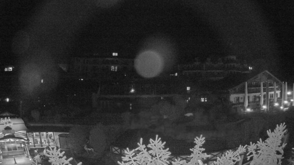 Archived image Webcam Fuschlsee: Hotel Ebners Waldhof