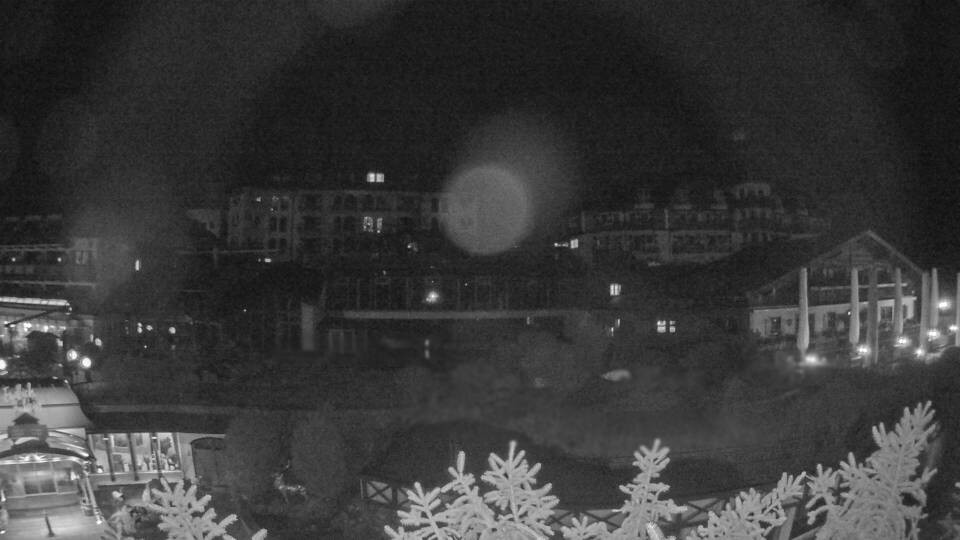 Archived image Webcam Fuschlsee: Hotel Ebners Waldhof
