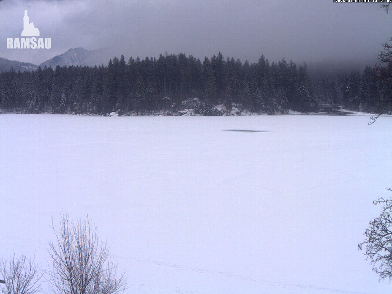 Archived image Webcam View to lake Hintersee