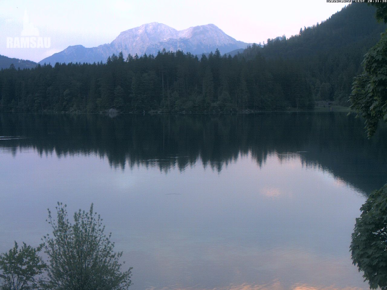 Archived image Webcam View to lake Hintersee