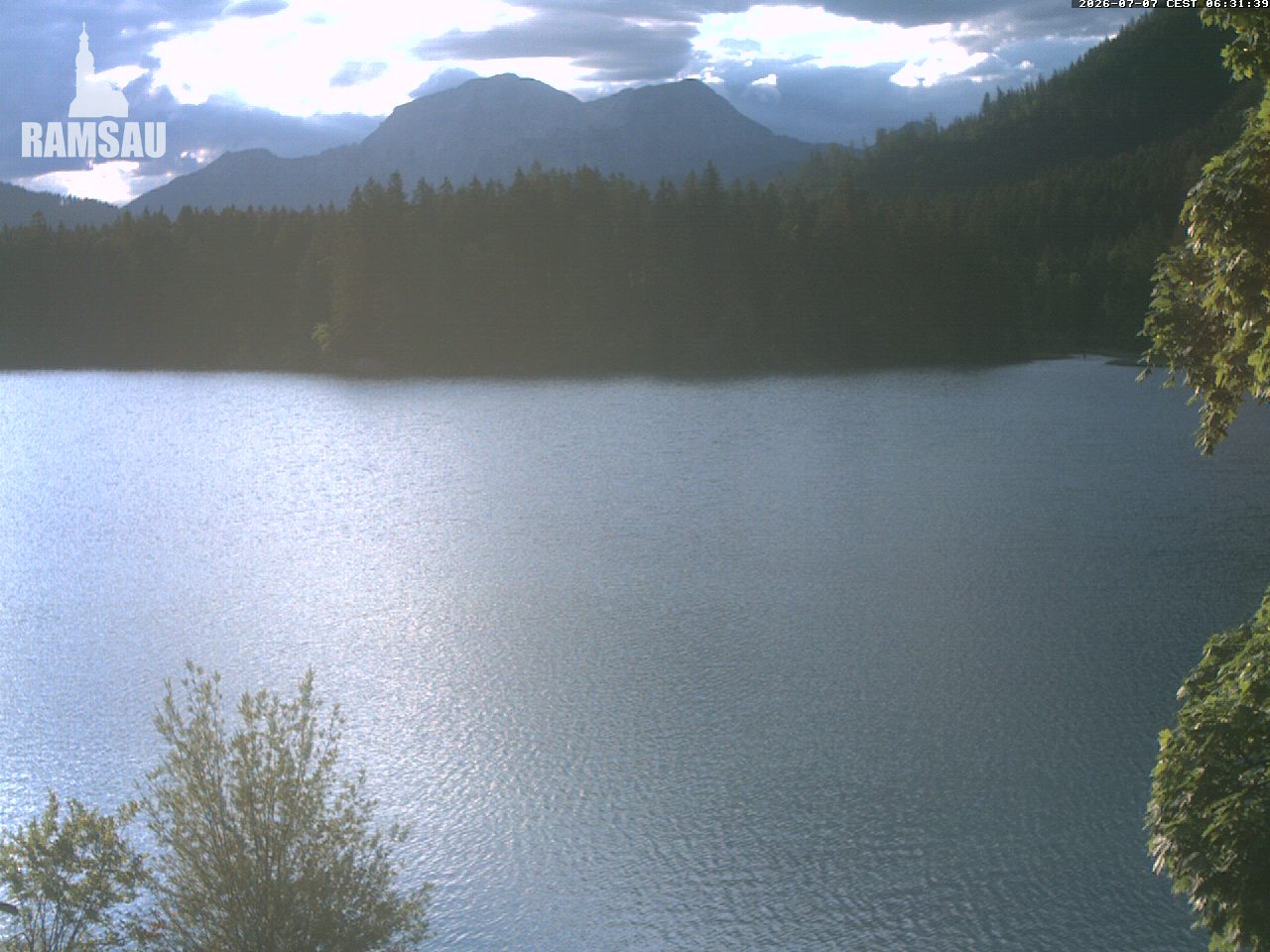 Archived image Webcam View to lake Hintersee