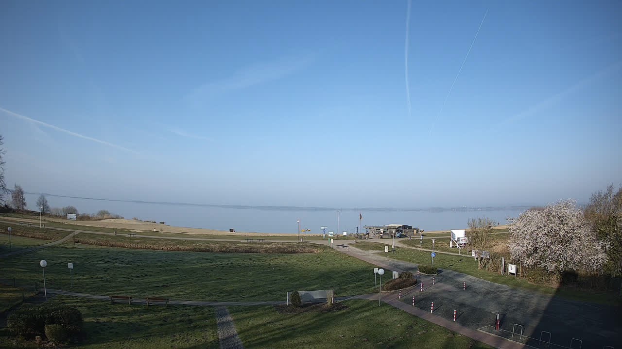 Archived image Webcam Lembruch: Lakeview from Hotel Strandlust