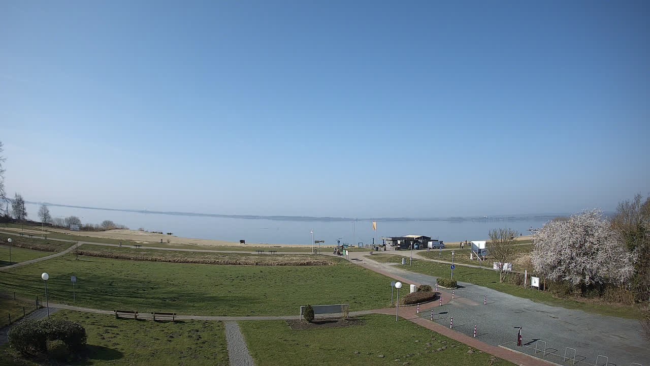 Archived image Webcam Lembruch: Lakeview from Hotel Strandlust