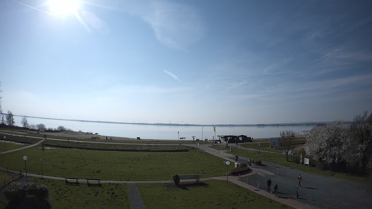 Archived image Webcam Lembruch: Lakeview from Hotel Strandlust